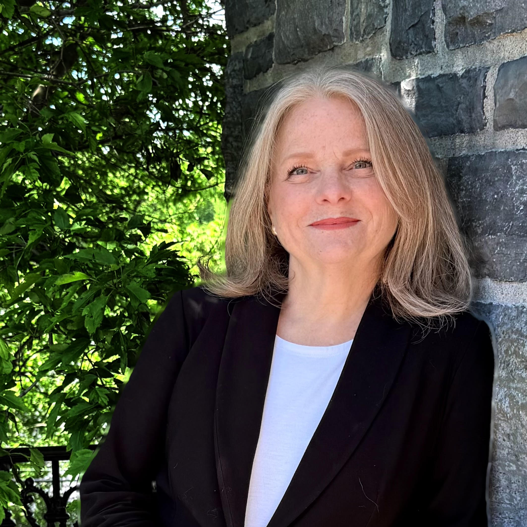 Sylvie Beaumier, accredited professional celebrant and founder of the Institut de Célébrants Professionnels, portrait photo